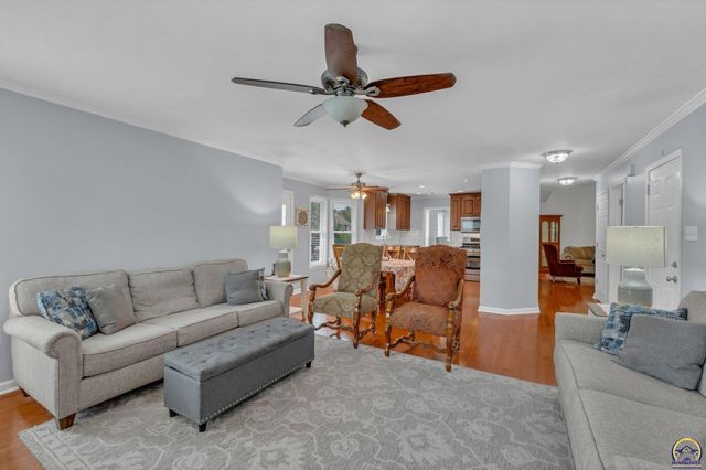 3812 SW Arvonia PL, Topeka, KS 66610