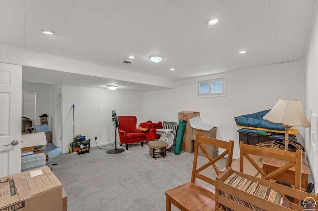 3812 SW Arvonia PL, Topeka, KS 66610