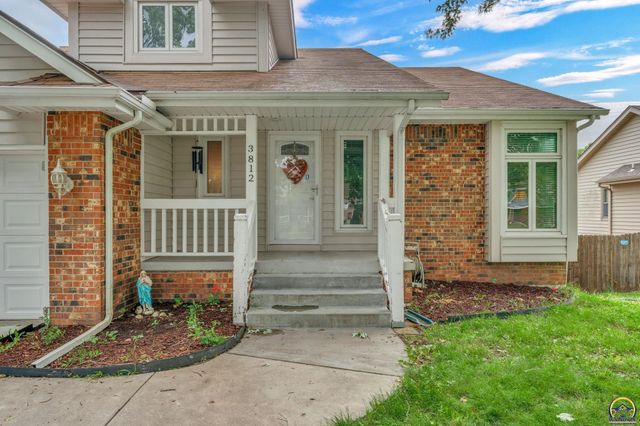 3812 SW Arvonia PL, Topeka, KS 66610