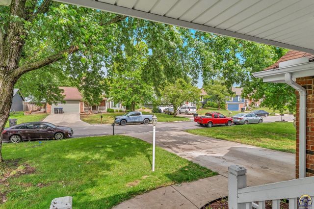 3812 SW Arvonia PL, Topeka, KS 66610