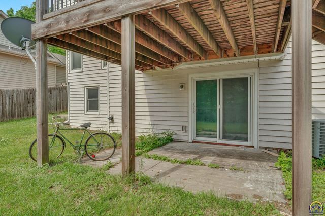 3812 SW Arvonia PL, Topeka, KS 66610