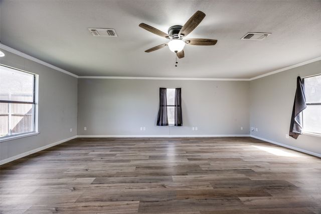 513 S Carter Street, Whitewright, TX 75491