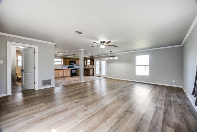 513 S Carter Street, Whitewright, TX 75491