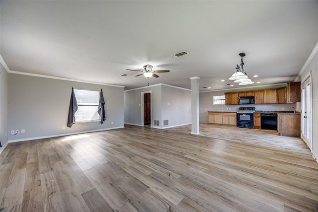 513 S Carter Street, Whitewright, TX 75491