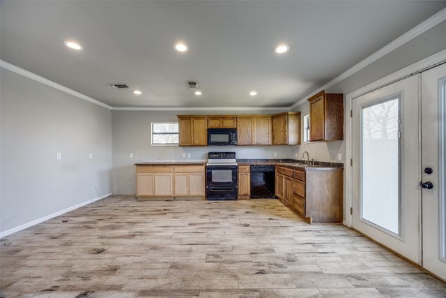 513 S Carter Street, Whitewright, TX 75491