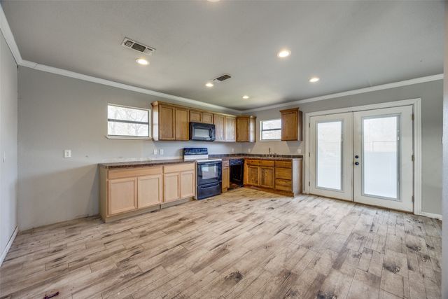 513 S Carter Street, Whitewright, TX 75491