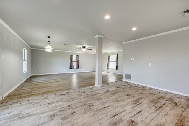 513 S Carter Street, Whitewright, TX 75491
