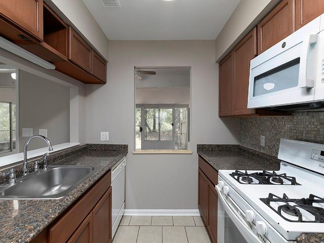 1975 Cheathem Woods Drive, Marietta, GA 30008