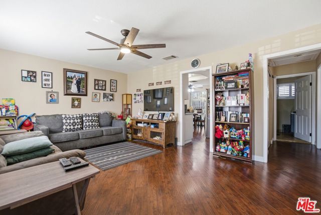 4015 Broadway, Huntington Park, CA 90255