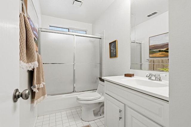 9291 Linda Rio Dr, Sacramento, CA 95826
