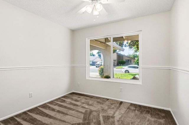 9291 Linda Rio Dr, Sacramento, CA 95826