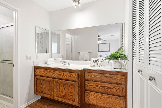9291 Linda Rio Dr, Sacramento, CA 95826