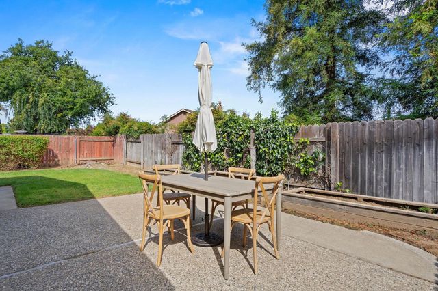 9291 Linda Rio Dr, Sacramento, CA 95826