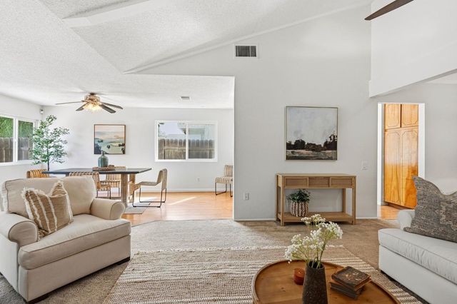 9291 Linda Rio Dr, Sacramento, CA 95826
