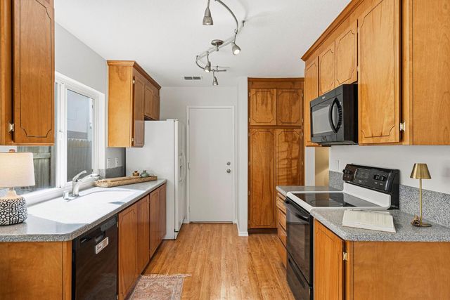 9291 Linda Rio Dr, Sacramento, CA 95826