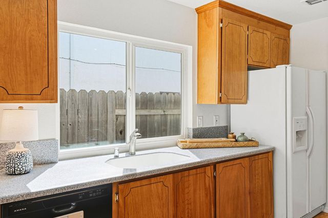 9291 Linda Rio Dr, Sacramento, CA 95826