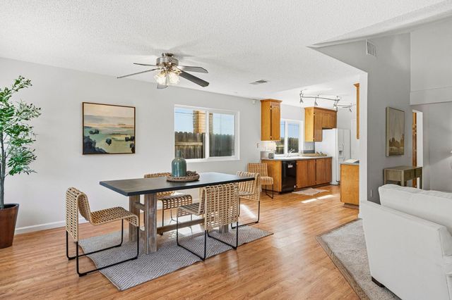 9291 Linda Rio Dr, Sacramento, CA 95826