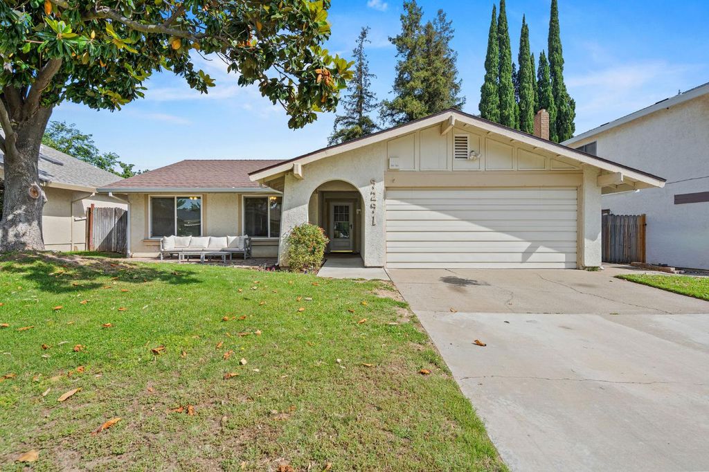9291 Linda Rio Dr, Sacramento, CA 95826