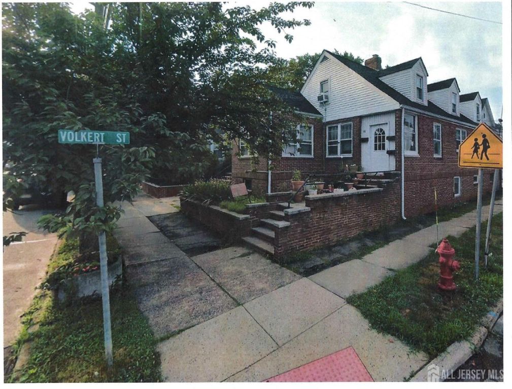 82 Woodbridge Avenue, Highland Park, NJ 08904