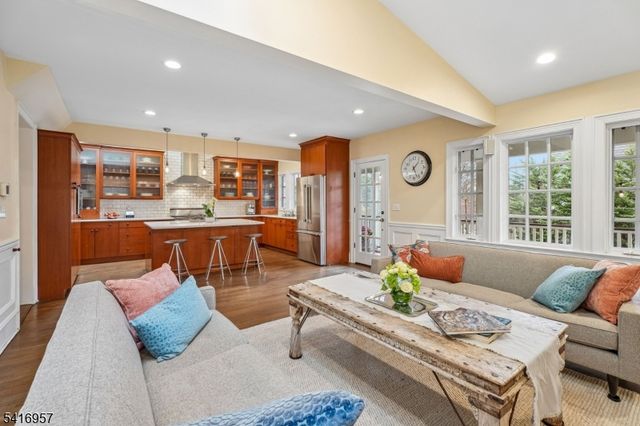 391 Up Mountain Avenue, Montclair Twp., NJ 07043