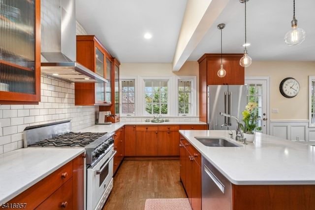 391 Up Mountain Avenue, Montclair Twp., NJ 07043