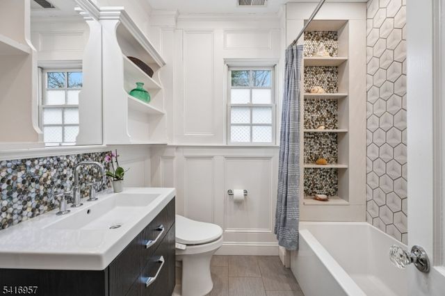 391 Up Mountain Avenue, Montclair Twp., NJ 07043