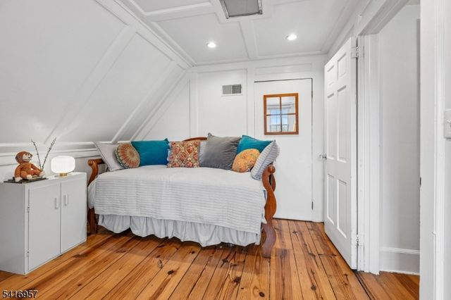 391 Up Mountain Avenue, Montclair Twp., NJ 07043