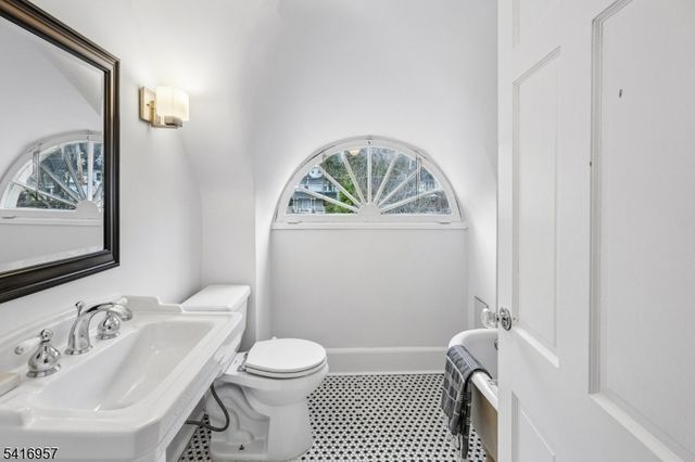 391 Up Mountain Avenue, Montclair Twp., NJ 07043