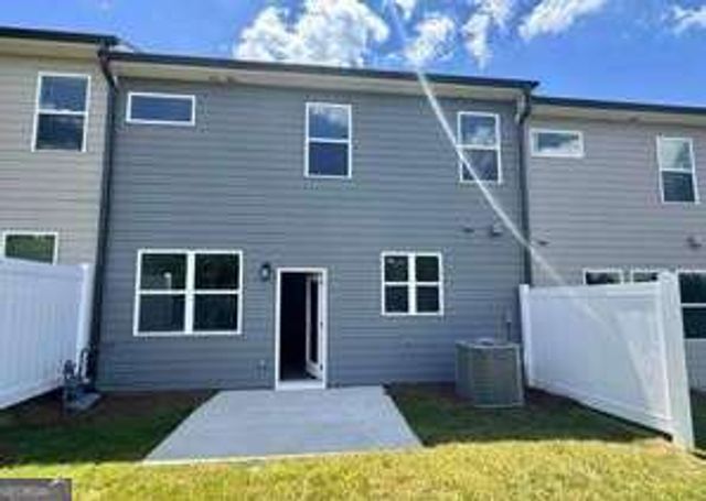 741 Point Place Drive, Loganville, GA 30052