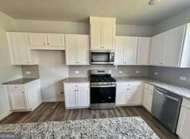 741 Point Place Drive, Loganville, GA 30052