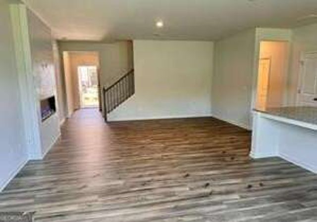 741 Point Place Drive, Loganville, GA 30052