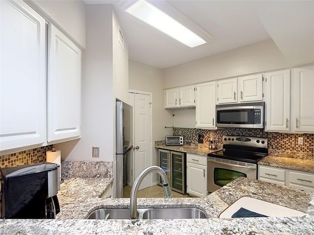 5308 BAY CLUB CIRCLE 5308, Tampa, FL 33607