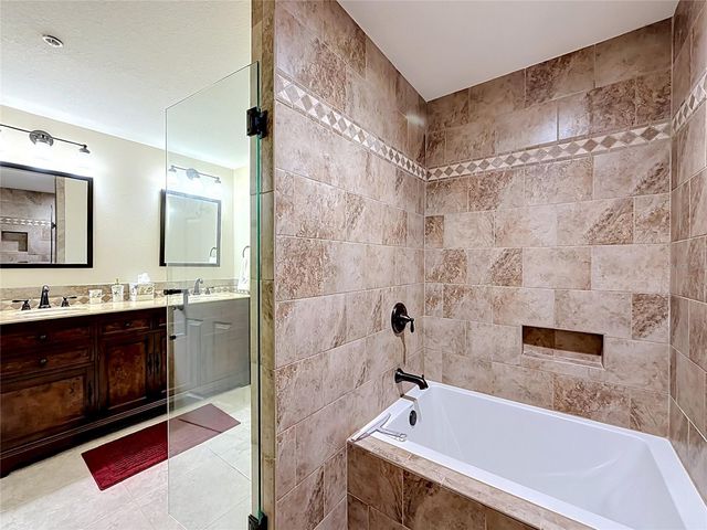 5308 BAY CLUB CIRCLE 5308, Tampa, FL 33607