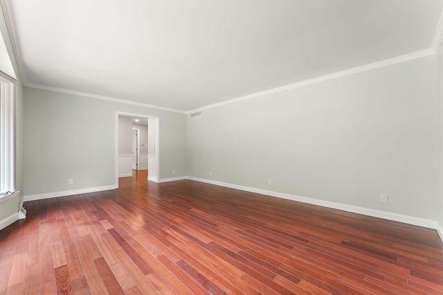 210 W 150 N, Valparaiso, IN 46385