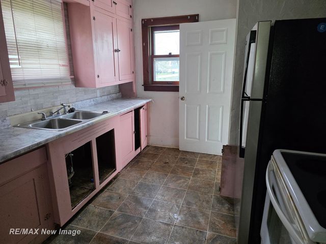 5025 Peterson Street, Buena Vista Twp, MI 48601