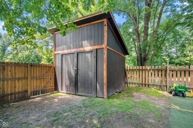4230 Five Points Road, Indianapolis, IN 46239