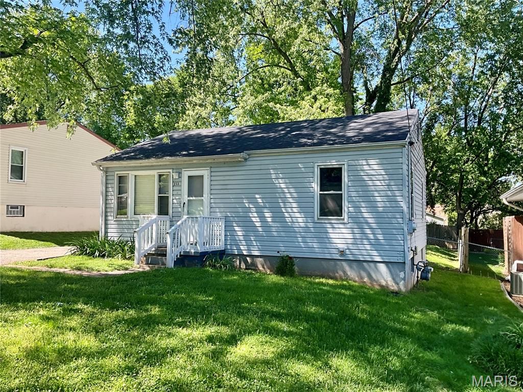 233 Buddie Avenue, St Louis, MO 63135