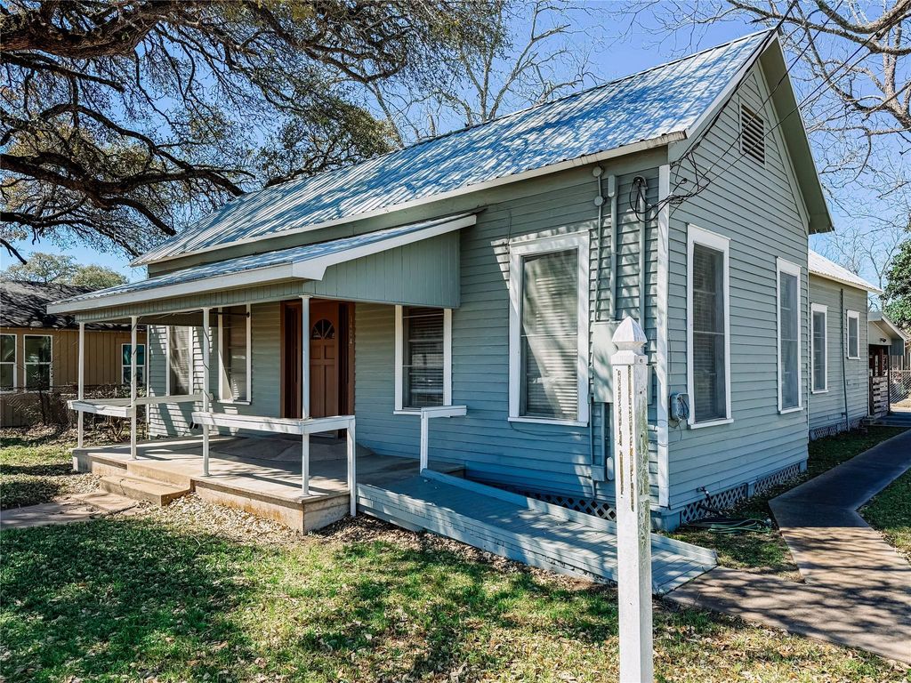 1404 Fannin Street, Columbus, TX 78934