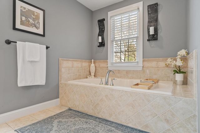 140 Barteau Lane, Boxborough, MA 01719