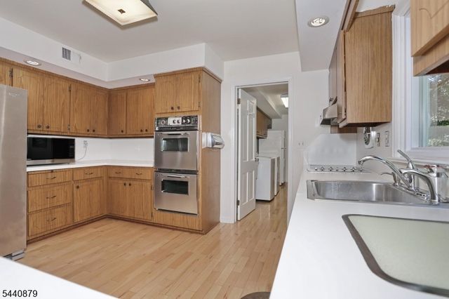 543 Hague Ct, Oradell Boro, NJ 07649