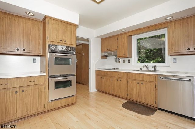 543 Hague Ct, Oradell Boro, NJ 07649