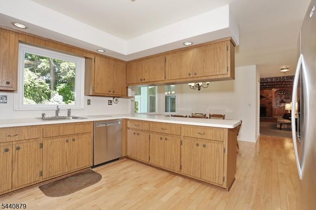 543 Hague Ct, Oradell Boro, NJ 07649