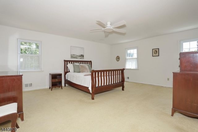 543 Hague Ct, Oradell Boro, NJ 07649