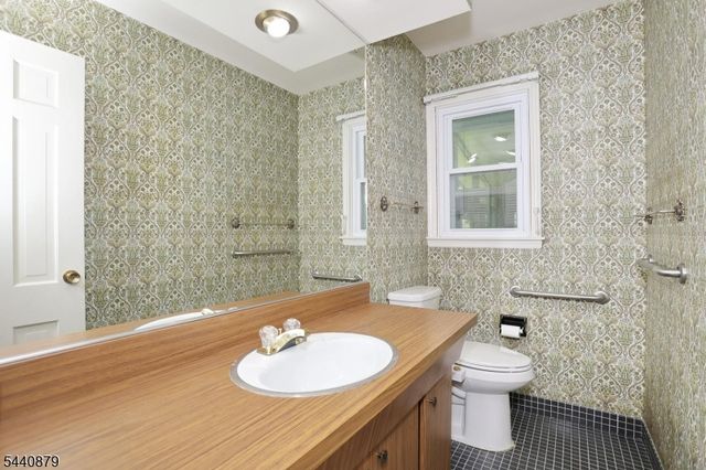 543 Hague Ct, Oradell Boro, NJ 07649