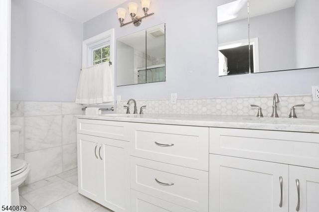 543 Hague Ct, Oradell Boro, NJ 07649