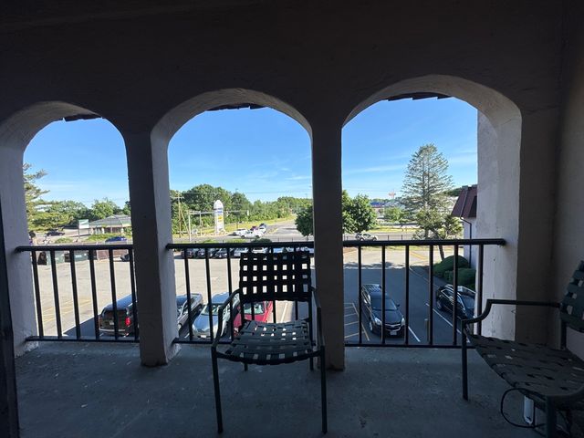 685 Oak St 5-12, Brockton, MA 02301