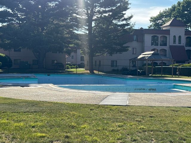 685 Oak St 5-12, Brockton, MA 02301