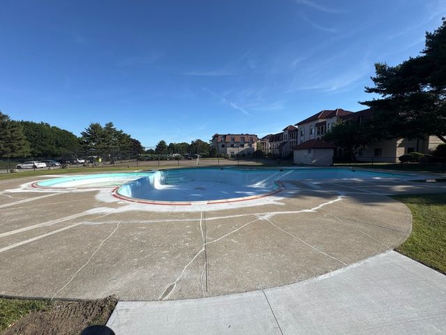 685 Oak St 5-12, Brockton, MA 02301