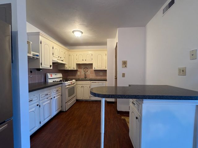 685 Oak St 5-12, Brockton, MA 02301
