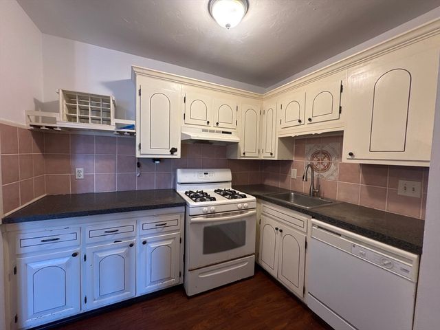 685 Oak St 5-12, Brockton, MA 02301